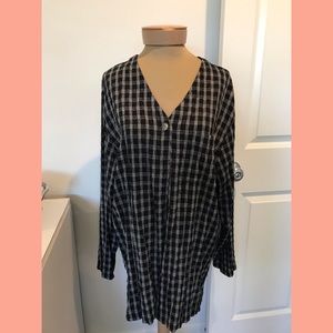Lightweight Black Checkered Top